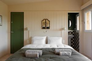 Designer Cabins With Panoramic Views