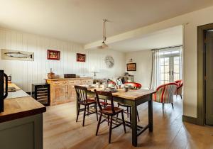 Dumbarnie East Cottage