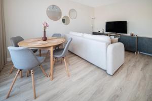 Park Podolski Deluxe Apartment by BookingHost