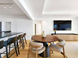 Ocean View Queen Bed Priv. Balcony Fast Wifi