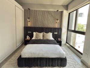 Rooftop Pool Queen Bed Skyline City centre