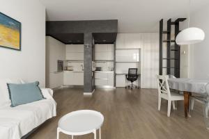 GuestHost - Cenisio Lovely Flat