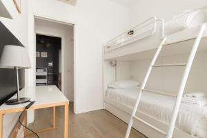 GuestHost - Cenisio Lovely Flat