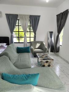 Homestay Rezquna Family Room