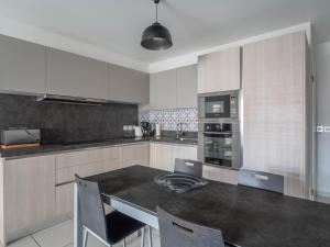 Appartement Central à Arcachon avec 2 Chambres, Parking Privé et Proche Plages - FR-1-319-16