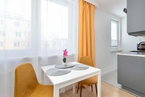 Stylish Studio with an Ideal Location Close to the Beach by Noclegi Renters