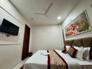 SR Palace - Best Hotel in Vrindavan Near Prem Mandir and Iskcon Temple