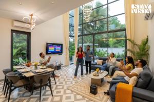 StayVistas Casa Joe - 3BHK Pet-Friendly Villa with Karaoke