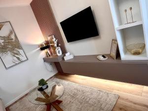 FLH Golden Gallery - Balcony & Free Parking near Vivo Mall