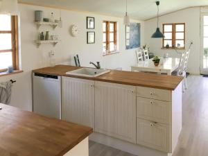 Sommerhus Ved Marielyst Strand Med Stor Have