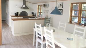 Sommerhus Ved Marielyst Strand Med Stor Have