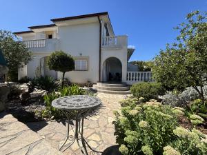 Charming Apartment Secret Garden