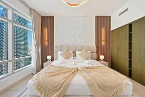 Luxury Apt in Lofts Downtown, Walk to Dubai Mall, Burj Khalifa, Gym, Pool, 500mbps Wifi