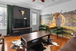 Nature Pool Table & Water Access - Le Highland
