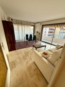 Spacious 2-Bedroom Apartment with Terrace Prime Location in Cannes