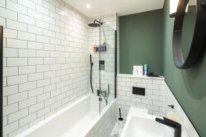 2BR Garden Flat Near Richmond & Stadium