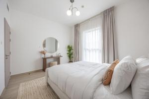 Bloomfields Curated 1BR in Waters Edge 8