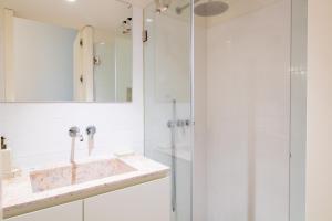 Deluxe Design 1BR w Terrace by LovelyStay