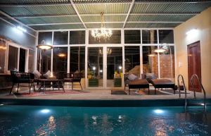 Chinar Luxury Tent Retreat in Majkhali w Heated Pool