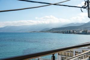 Sea Mirror Apartment