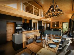 Chalet LUrsus - OVO Network