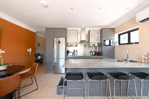 Sunny Sea Point Apartment with Private Balcony