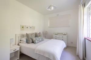 Dageraad Downstairs 4 bedroom house