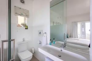 Dageraad Downstairs 4 bedroom house