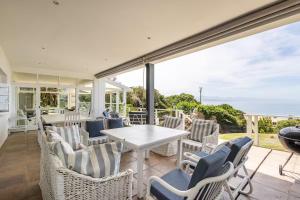 Dageraad Downstairs 4 bedroom house