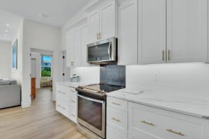 Sunsets At Tiki Terrace