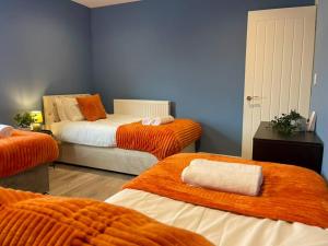 Luxury 6-Bed Retreat • Sleeps 8 • Parking