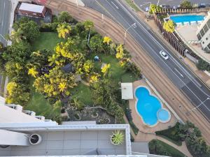 Ocean-view 2-bedroom apartment on 28th floor