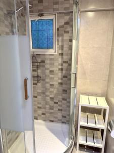 Two-Bedroom Apartment, Pool and Parking at MobyDick