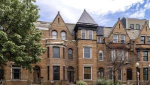 Garden Level lower unit 2 bdm 2 miles to downtown