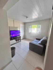 Casa refúgio 10 minutos de Canasvieiras com piscina e churrasqueira