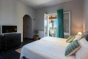 Terra Rossa Holiday 3BD Holiday Home with Seaview