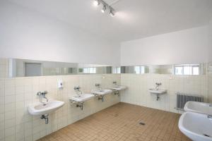 NUMBR25 - self service & low budget Hotel