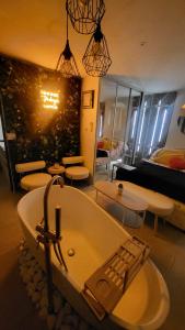 CANNES Suite luxe avec Baignoire, Piscine bord de Mer