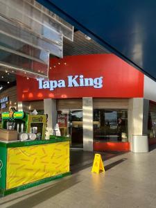 Fabulous Lakeshore House Fully Airconditioned Hi-speed WiFi 300 Mbps