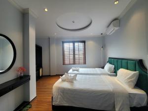 Maya Central Hotel & Spa