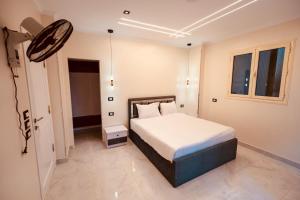 signature house Luxor