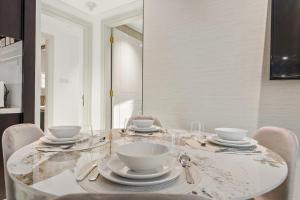 FIRST CLASS 2BR Vibrant Next to Dubai Mall