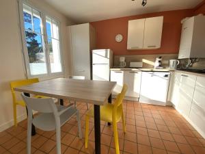 Appartement au RDC avec accès direct plage, parking et WIFI à Trégastel - FR-1-368-45