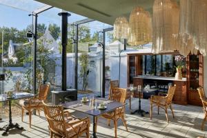 Blaauwklippen Manor House & Jonkershuis by Newmark