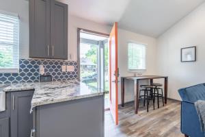 The Carpe Diem Cottage by Stay Local Nashville