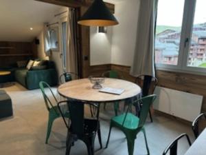 Appartement skis aux pieds, 2 cabines, WiFi, animaux admis - FR-1-181-2305