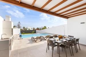 Villa Los Altos Famara 11A by Escape Home