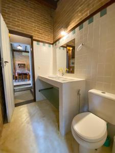 Chalé Completa com Cozinha e Estacionamento! Rio Privativo no quintal e Piscina I Descanse e Aproveite I 18 min do centro de Paraty e Praias