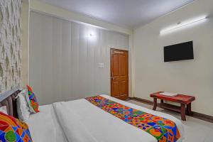 FabHotel Om Sai Residency