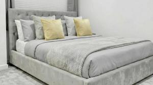 Bright 1-Bedroom Apartment with Fast Links to Central London